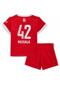 Bayern Munich Jamal Musiala #42 Babyklær Hjemme Fotballdrakt til barn 2022-23 Korte ermer (+ Korte bukser)